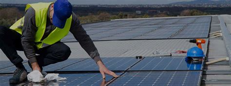 Les meilleurs services de nettoyage de panneaux solaires .